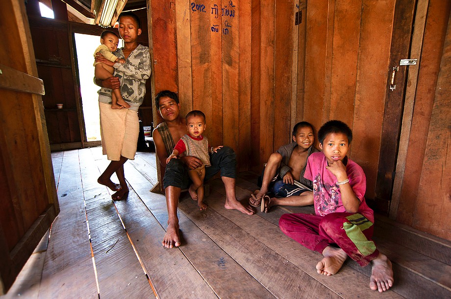 Laos, rodzina w Don Mai (okolice Name Phe, Vieng Phoukha) (Na północy Tajlandii i Laosu)